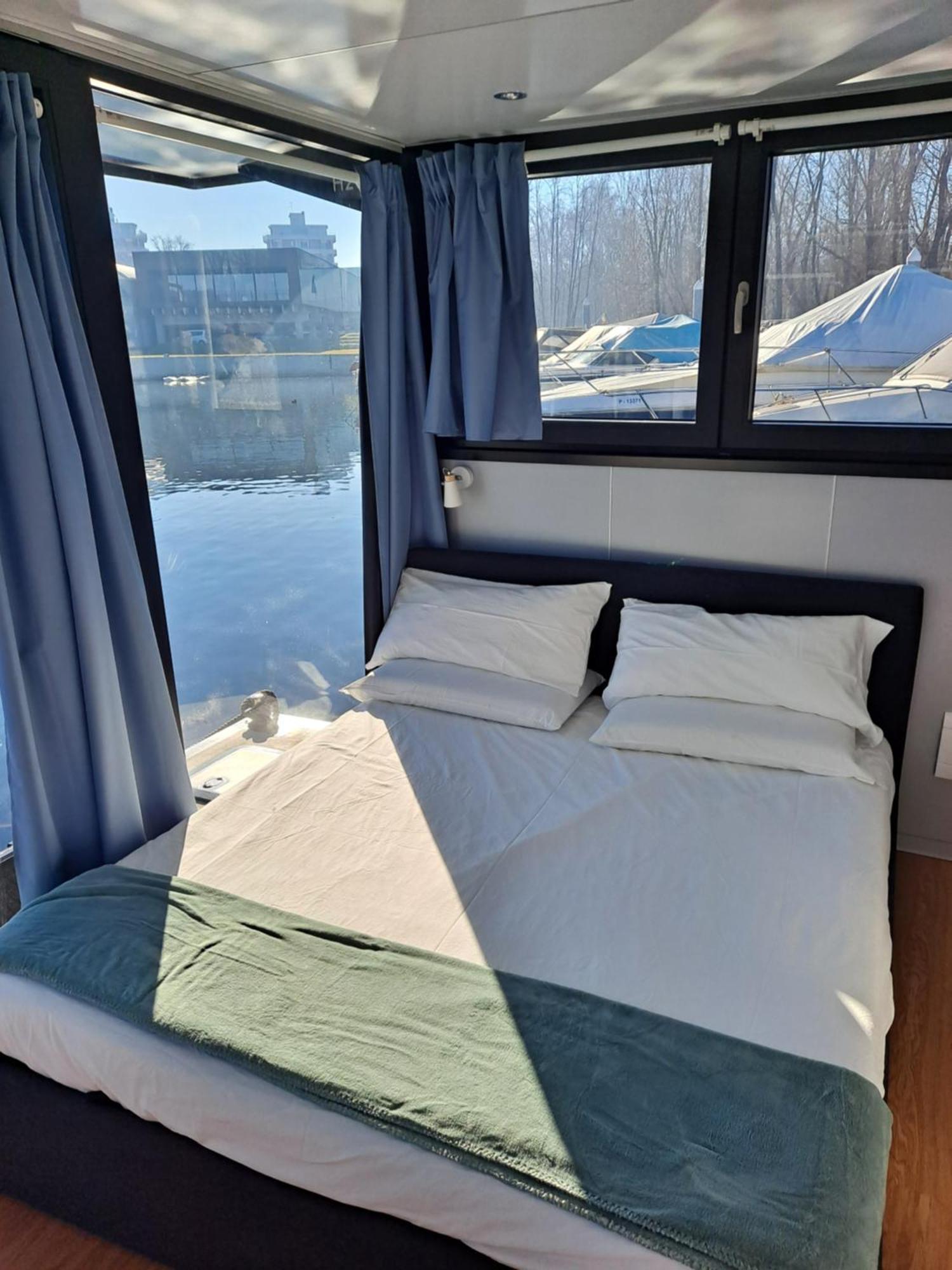 Floating Experience Black Pearl, Lago Maggiore Dormelletto Eksteriør billede