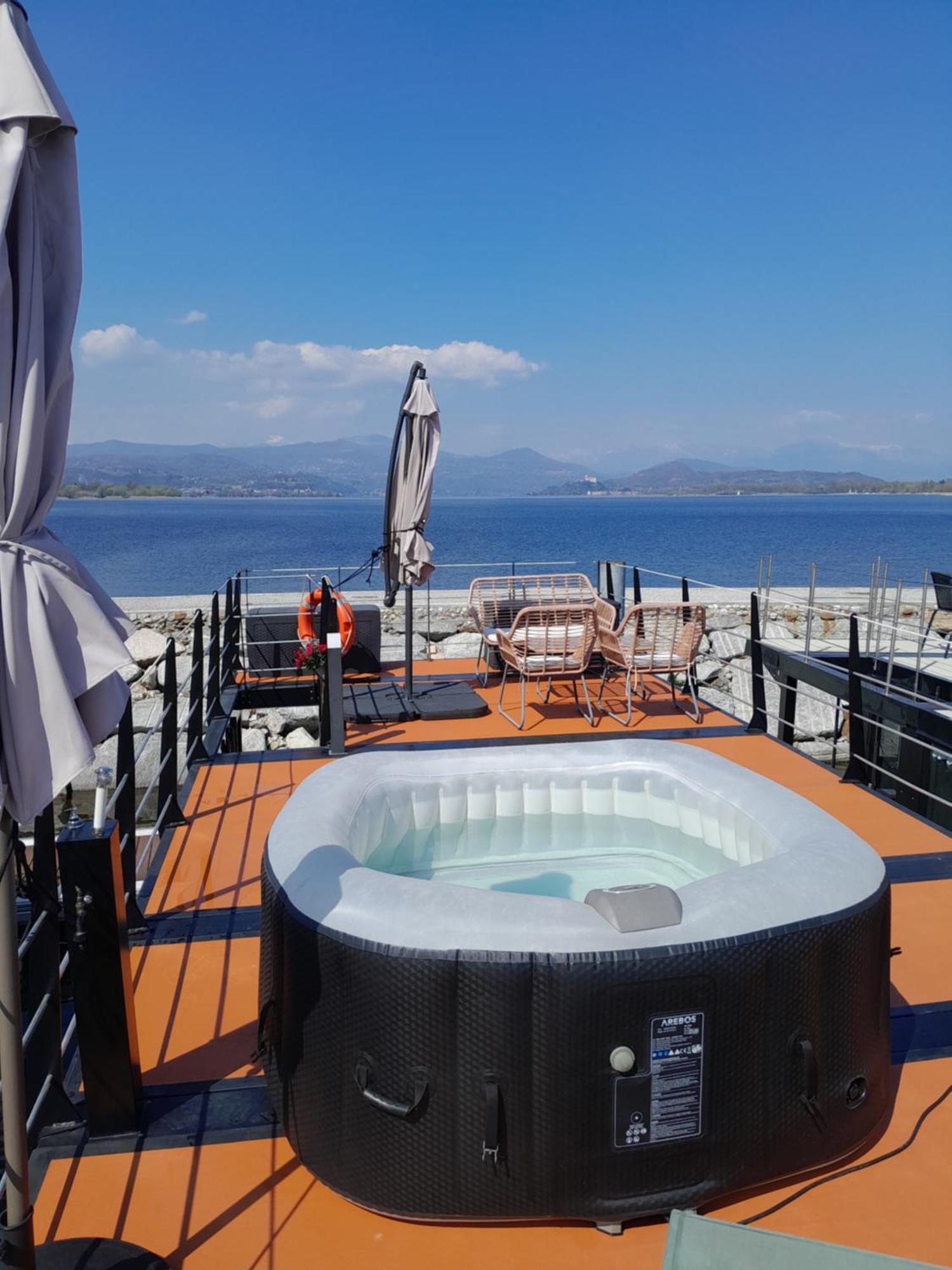 Floating Experience Black Pearl, Lago Maggiore Dormelletto Eksteriør billede