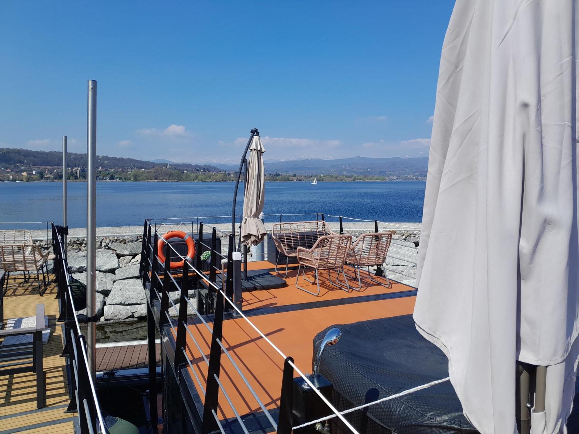 Floating Experience Black Pearl, Lago Maggiore Dormelletto Eksteriør billede