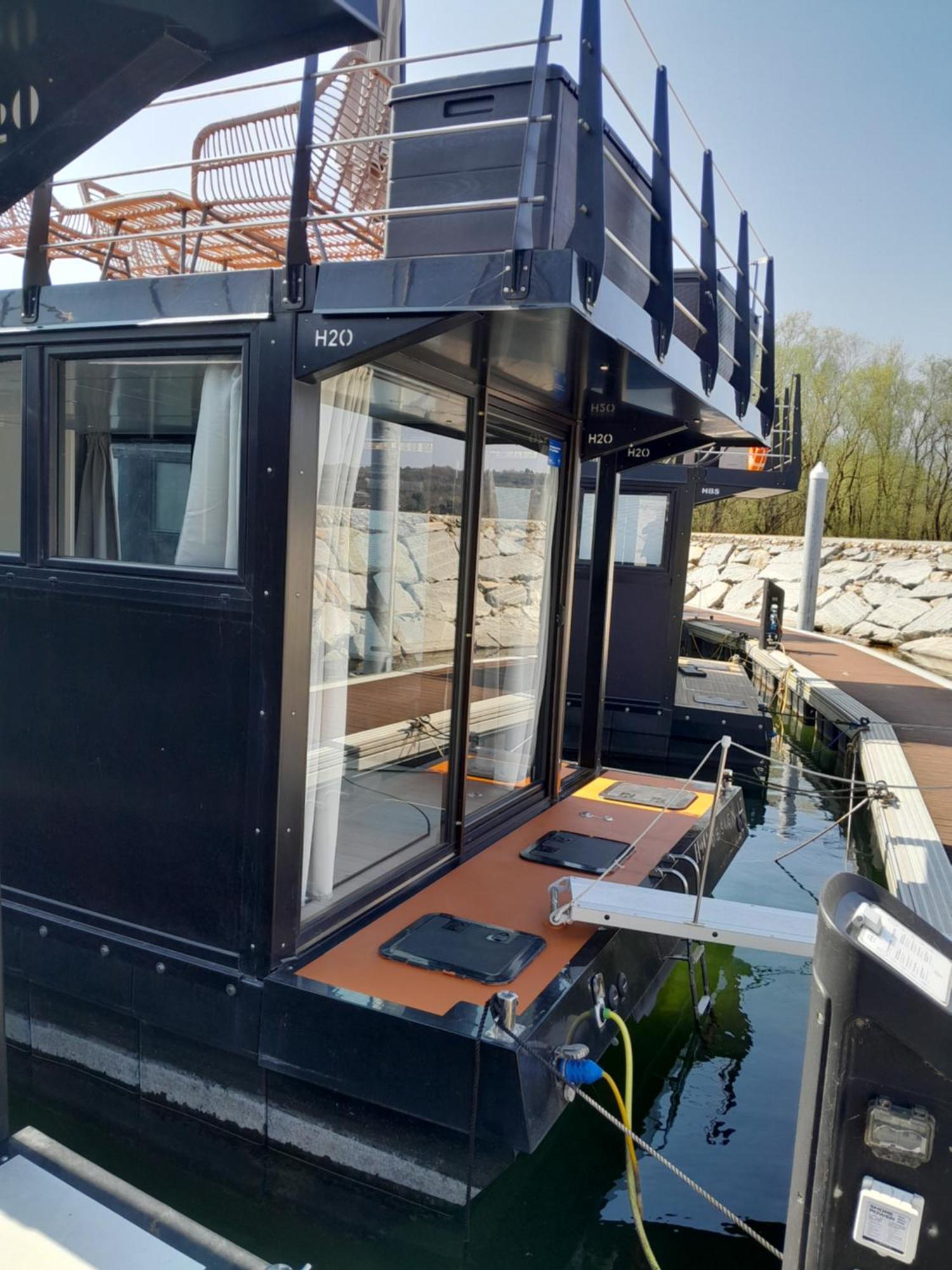 Floating Experience Black Pearl, Lago Maggiore Dormelletto Eksteriør billede